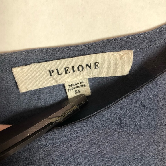 Pleione ruffle front bottom bell sleeve top - Picture 4 of 6